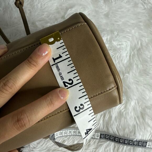 Vintage Coach Taupe 4029 Flap Drawstring 1980s Crossbody Shoulder Bag - Picture 13 of 14